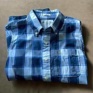 Abercrombie & Fitch Men’s Muscle Fit Medium Button-down Shirt.